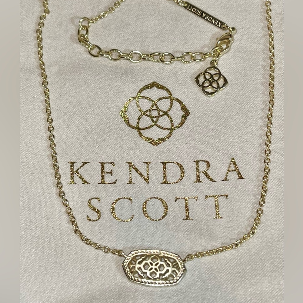Kendra Scott Elisa Gold Filigree Pendant Necklace NWOT - KS pouch included!